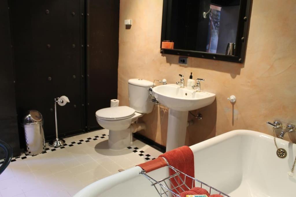 Arty Luxury Barn Apartment Closeburn