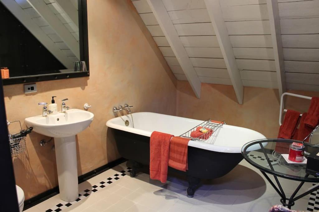 Arty Luxury Barn Apartment *